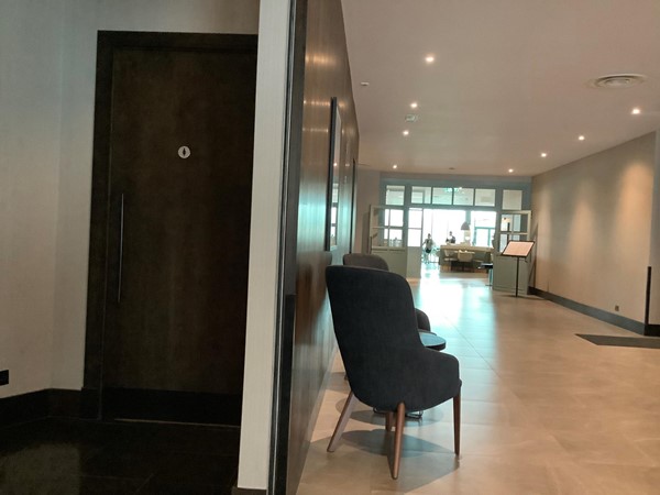 Wait corridor with sitting outside the toilets