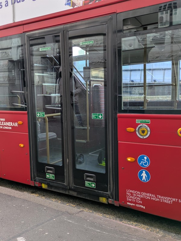 Image of bus with acccesible boarding