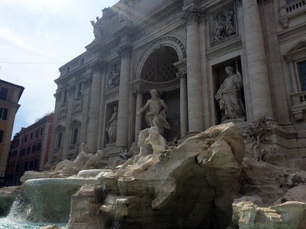 Photo of the Trevi Fountain.