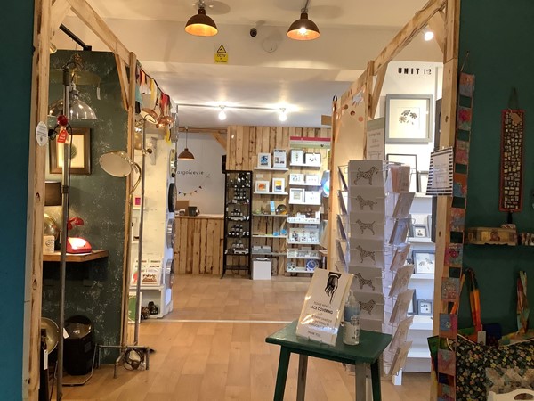 11 gift shop