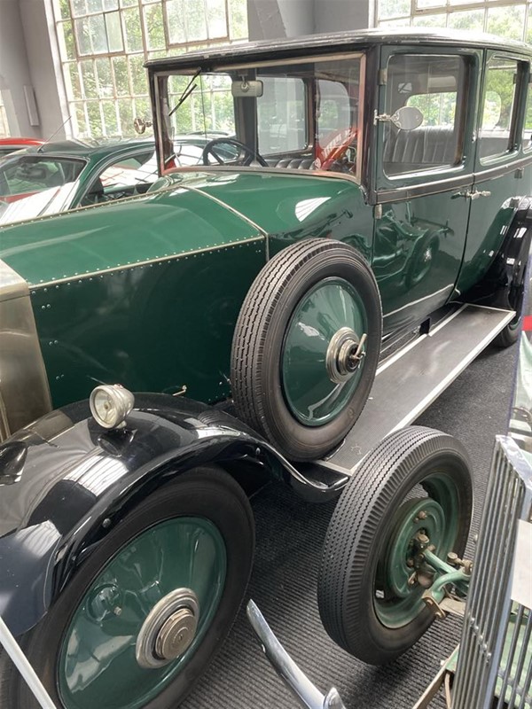 Image of a car display