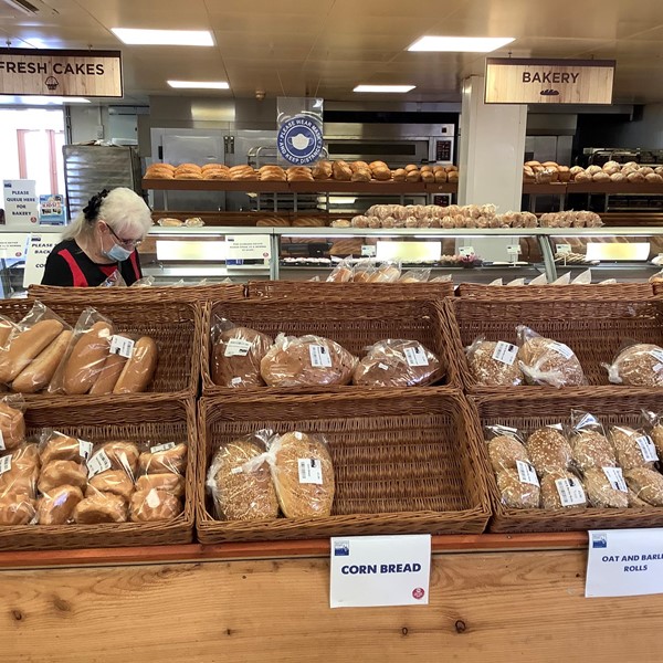 (4) great selection of bread available.