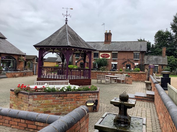 12 courtyard to tea room