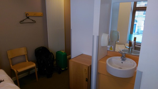 Picture of Edinburgh Central Youth Hostel - Sink area in a standard single room