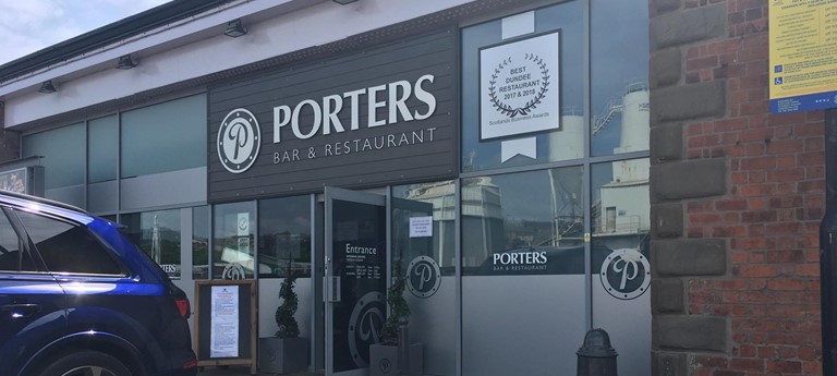 Porters Bar & Restaurant