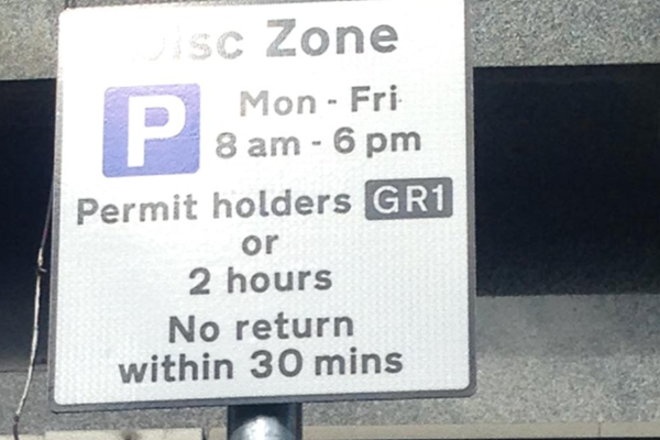Picture of a parking sign