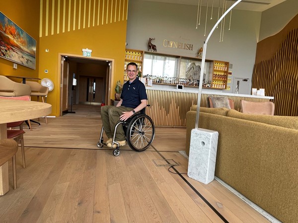 Paul visits the bar at Clynelish distillery