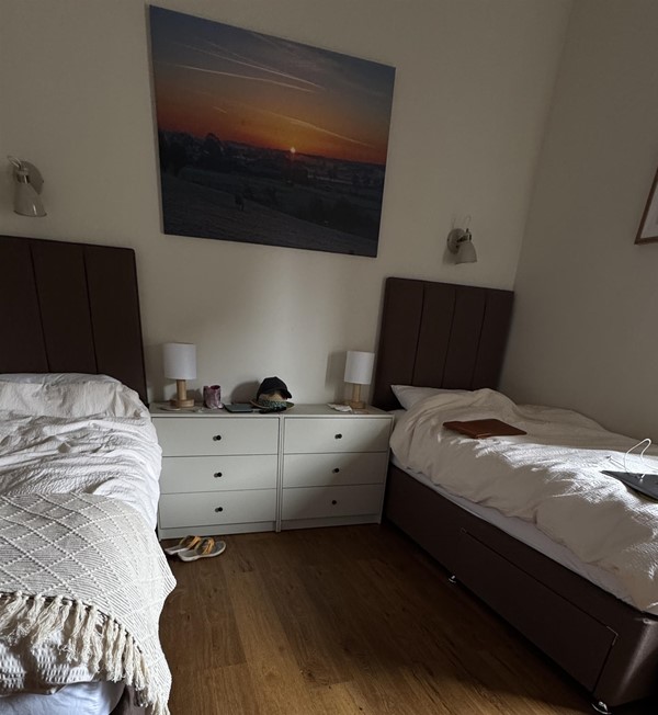 Accessible bedroom with single beds