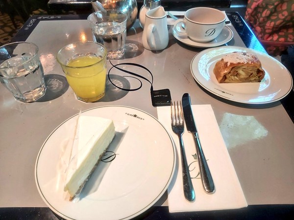 Picture of The Counter at the Delaunay