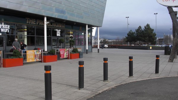 Drop-off zone. Door is to right of red boxes.