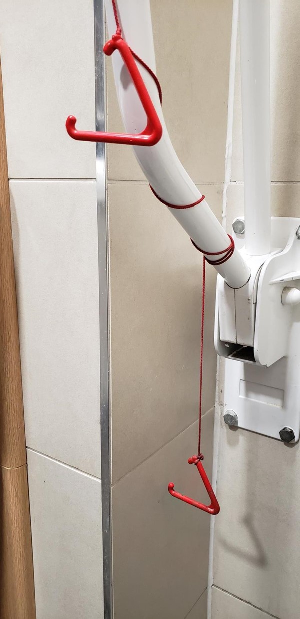 Picture of a tied up red cord