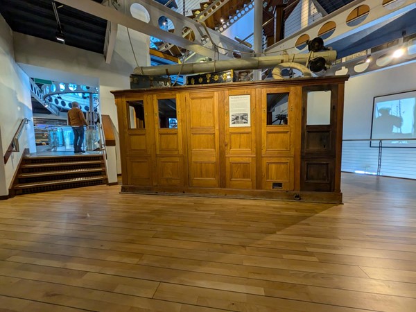Image of a ship cabin on a museum floor