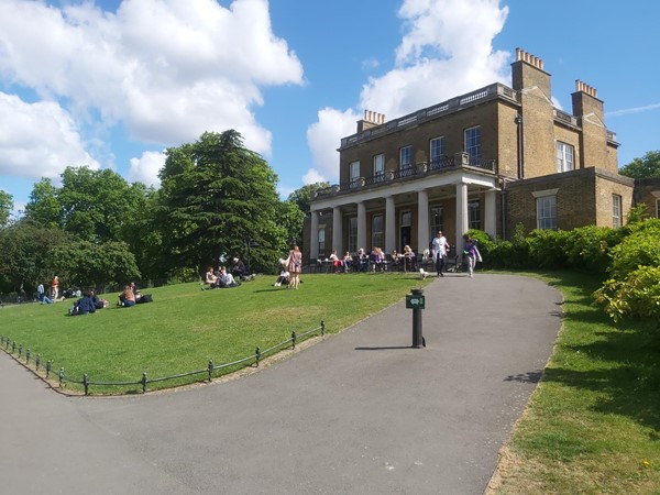 Slope up to Clissold House Cafe