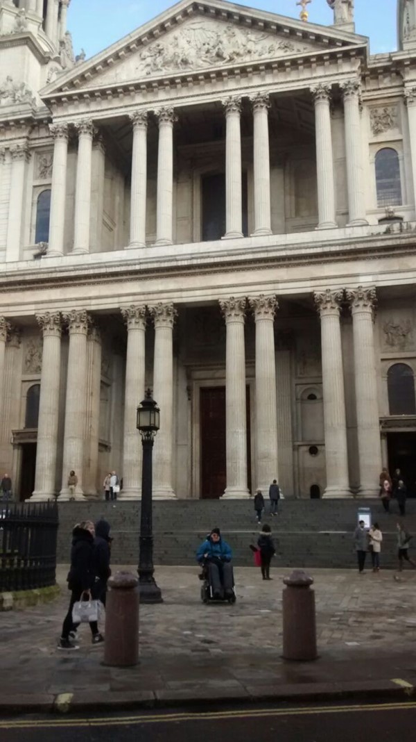 Picture of St Pauls cathedral - Front