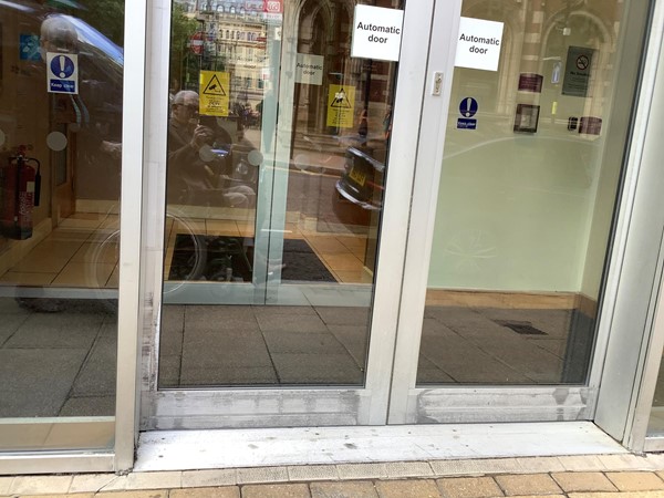 Automatic door entrance
