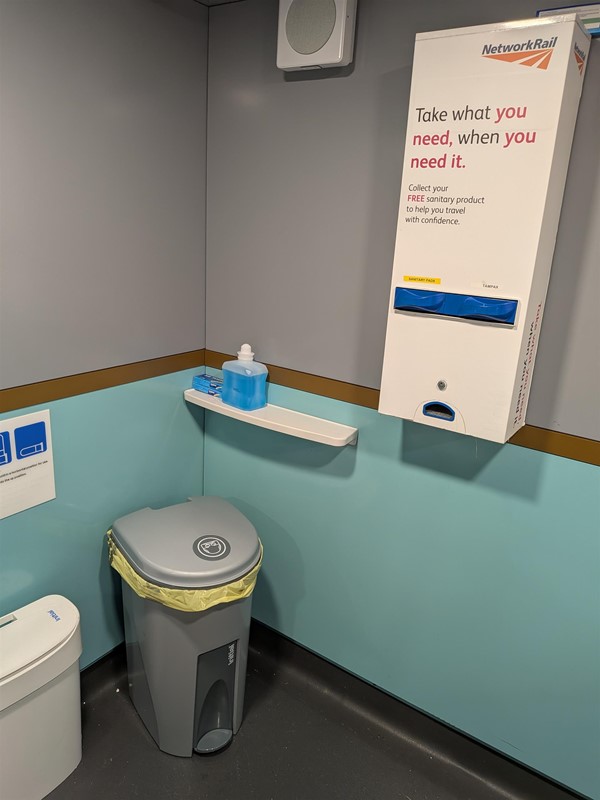 image of a bin and colostomy shelf (platform 0)