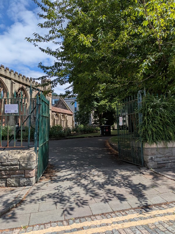 Image of alternative entrance to the park with green fencing.