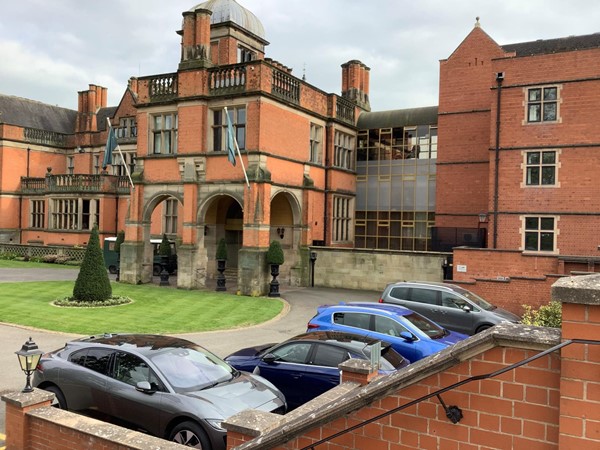 Picture of the hotel and carpark