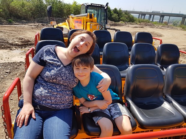 Ride with seats in a digger scoop