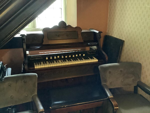 Picture of aharmonium