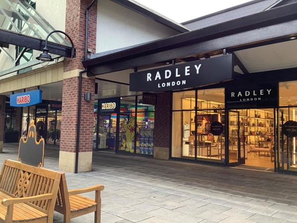 Retail outlet buildings