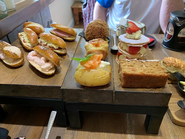 Afternoon tea for 2 , 1 savoury, 1 sweet