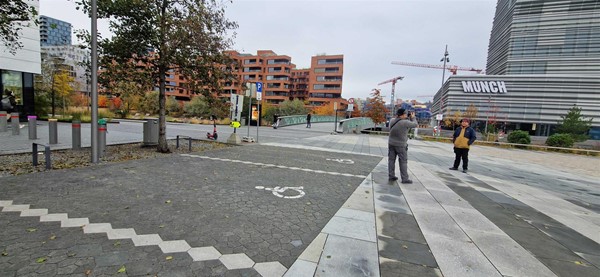 Image of an accessible parking space very close to Munch Museum