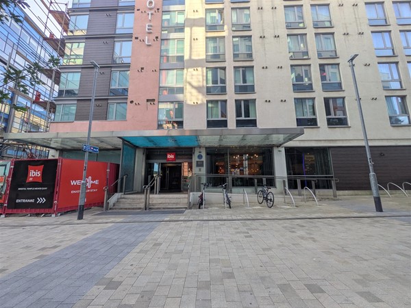 Image of entrance to to the hotel