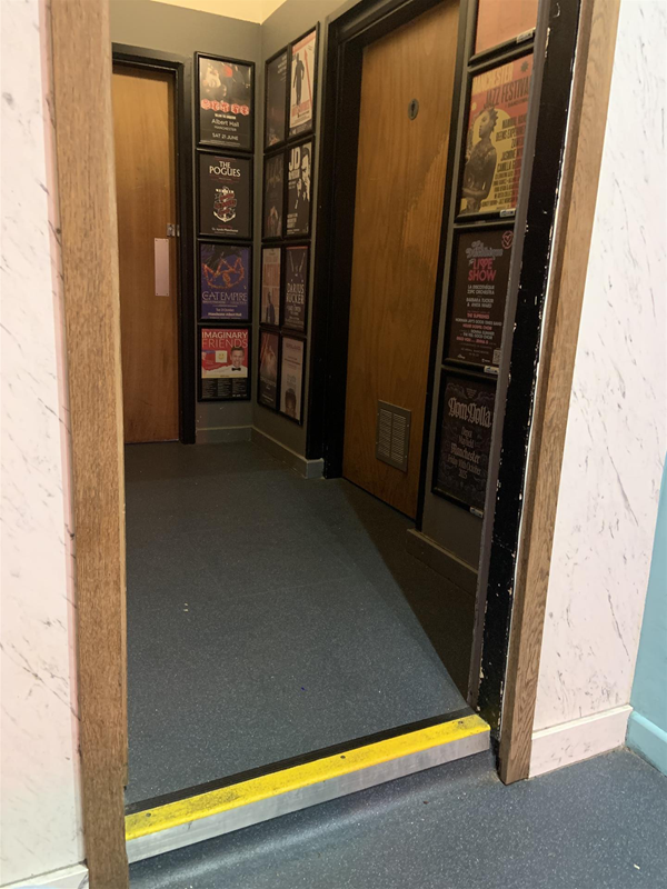 image of the corridor to the other bathrooms