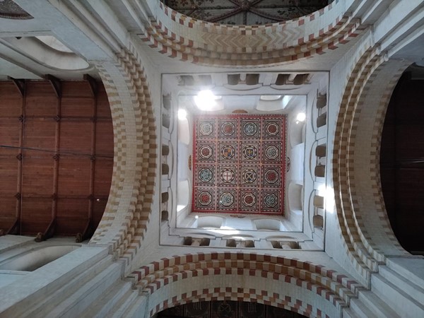 Looking straight up to the base of the tower, at the centre of the cathedral, vast Norman arches on all four sides.