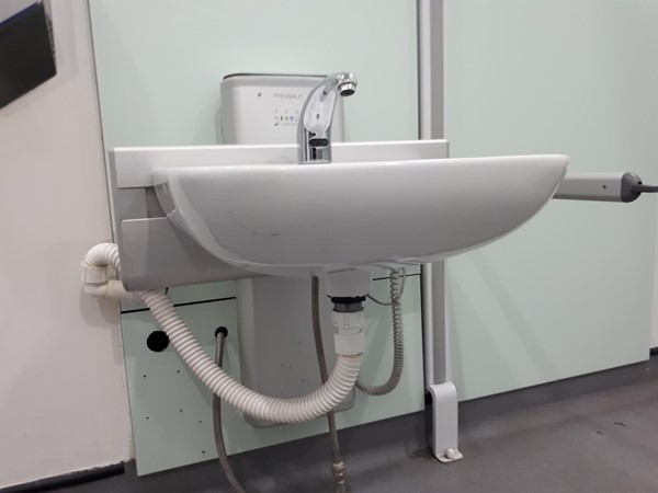 Adjustable sink