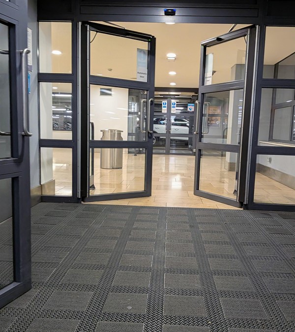 Image of step-free entrance/exit to lift and escalator
