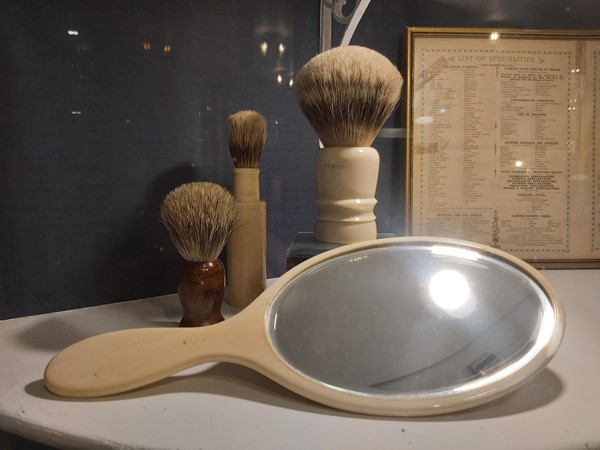 Mirror and 3 shaving brushes
