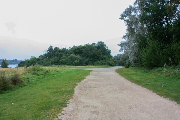 You can choose whether to walk on round the big lake or take a short cut back to the car park.