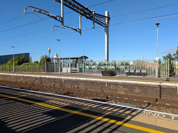 Image of platform and tracks
