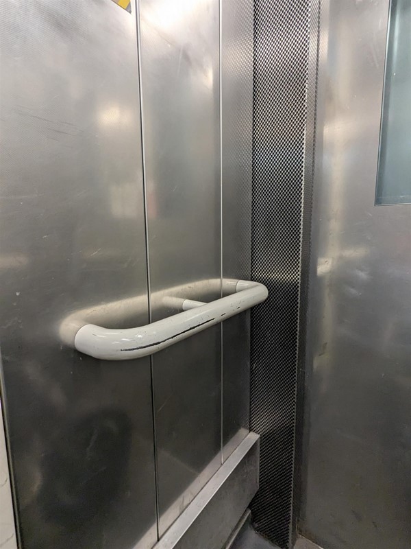 Image of rail in lift
