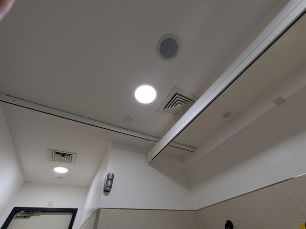 image of the ceiling hoist track