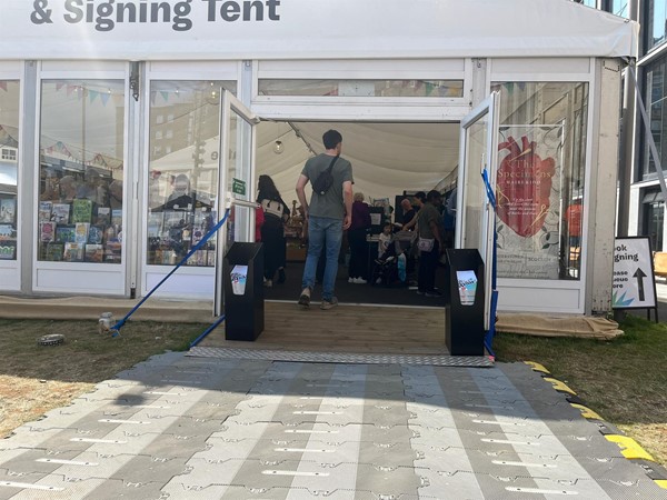 Image of the entrance to the bookshop.