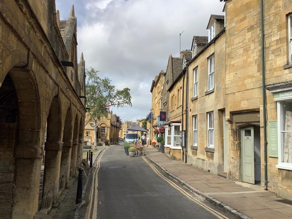 A narrow street