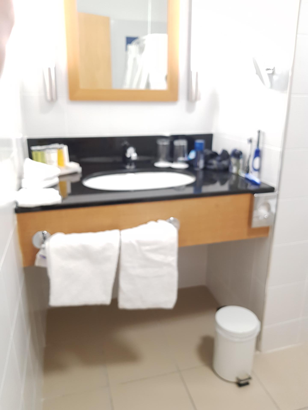 Wheelchair-level basin
