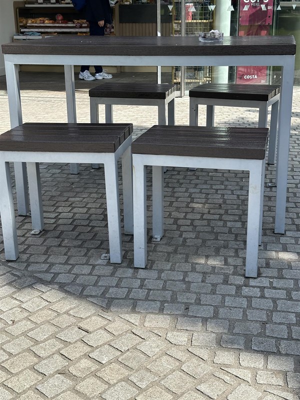 Image of kiosk seating