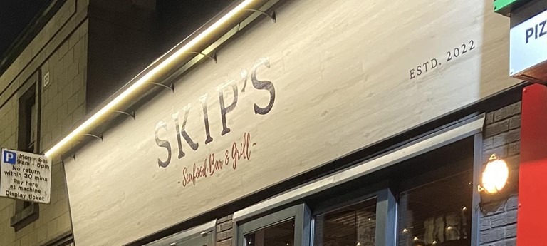 Skip's Seafood Bar & Grill
