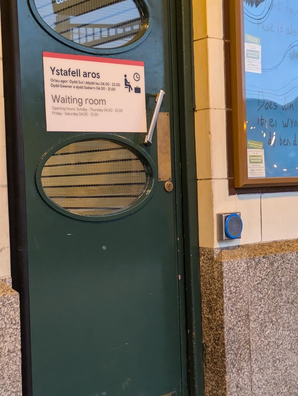 Image of door to the waiting room on the platform