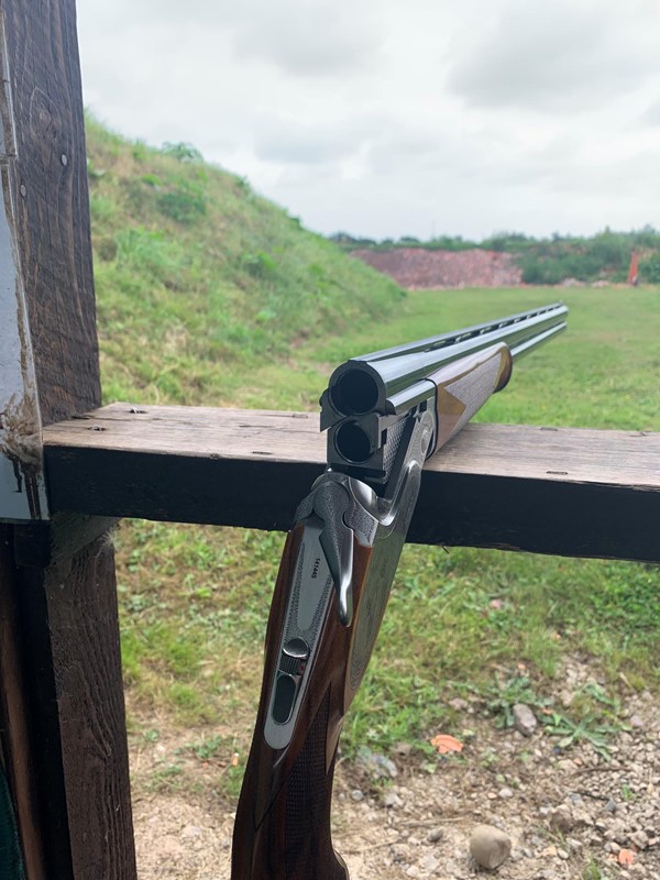 Picture of a rifle resting on a wooden bar