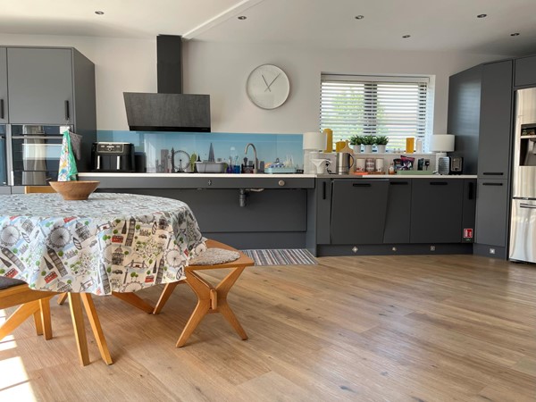 Image of the kitchen area.