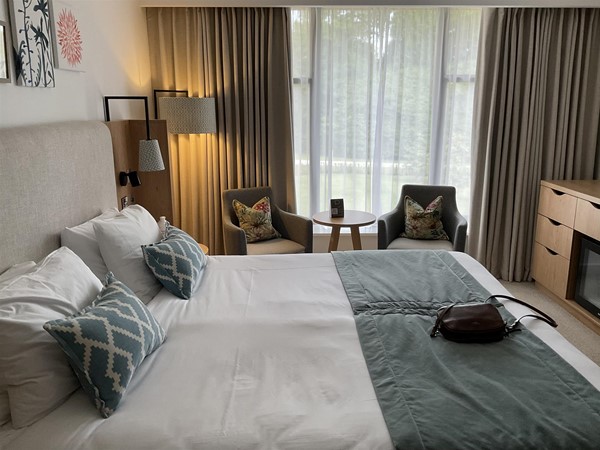 Large and very comfortable King size bed, soft lining, and easy mattress, With fluffy cushions, so all in all a very comfortable nights sleep.