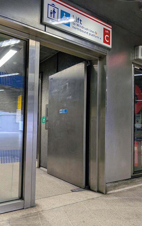 Image of entrance to Lift C that goes to Platform 4 (Windrush Line)