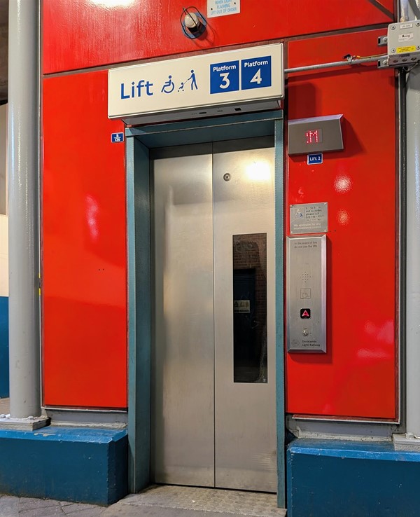 Image of lift to platforms 3 and 4 from street level