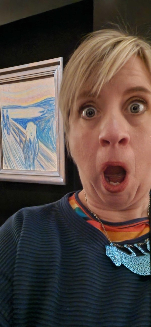 Selfie of reviewer "scream"ing in front of The Scream by Munch