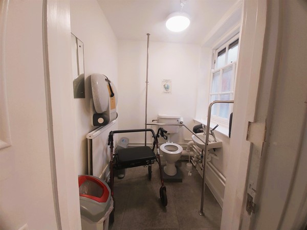 Image of a toilet and grabrails